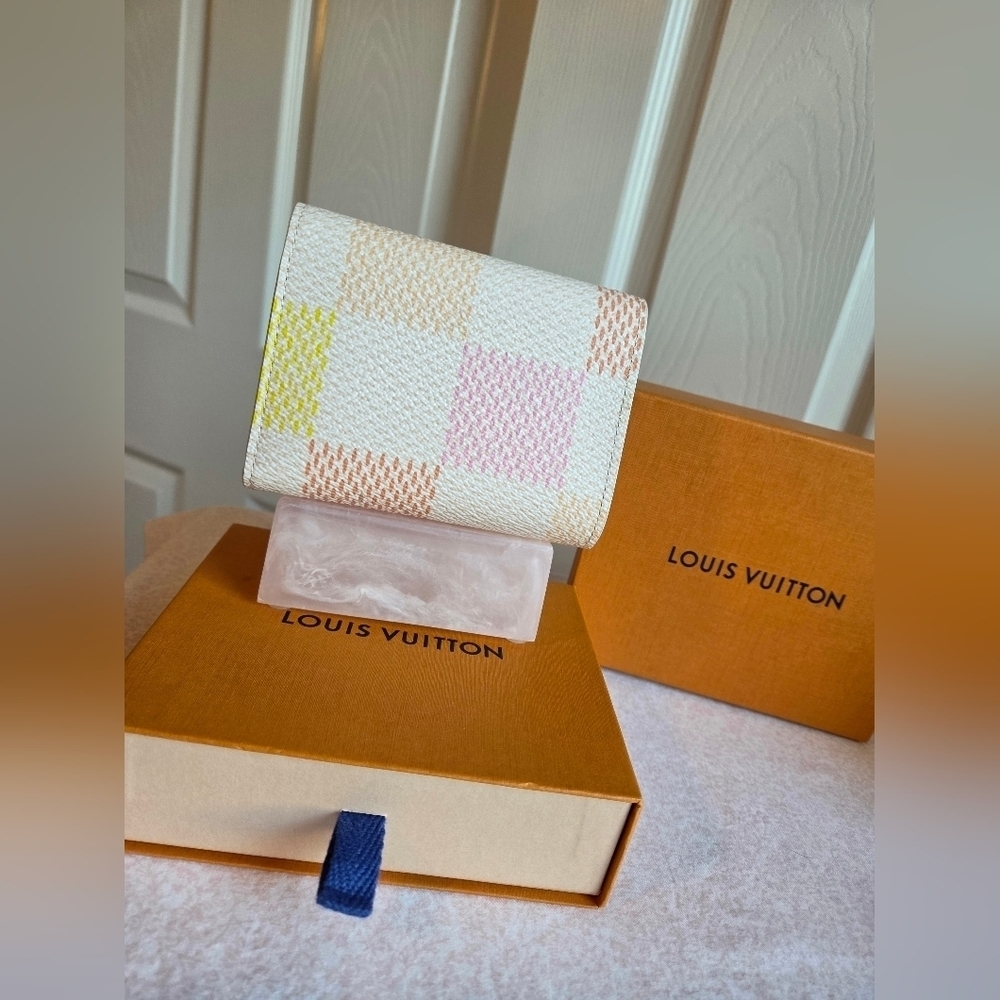 Louis Vuitton Victorine Wallet β Peach Multicolor Damier - Picture 2 of 7